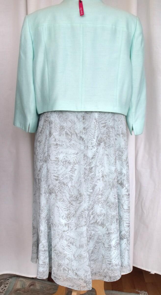 Jacques Vert MINT JULEP RANGE MINT JULEP CHIFFON COFFEE OUTLINE LEAF PRINT & MINT JULEP NOTCH NECK SHORT JACKET