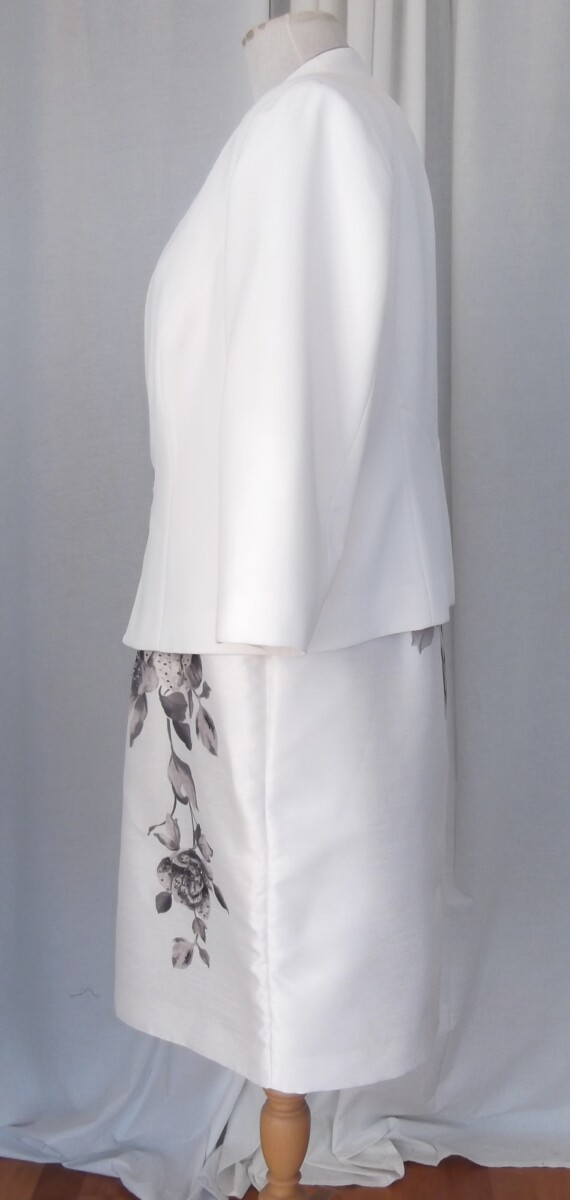 Jacques Vert PETITE RANGE IVORY SHANTUNG SHIFT DRESS BEADED OIL PAINTING PLACEMENT PRINT IVORY CREPE ANGLE EDGE JACKET PIPED IN BROWN