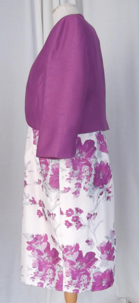 Jacques Vert PETITE RANGE IVORY SHANTUNG SHIFT DRESS MAGENTA FLOWER HEAD PLACEMENT PRINT & MAGENTA WOVEN SHORT JACKET