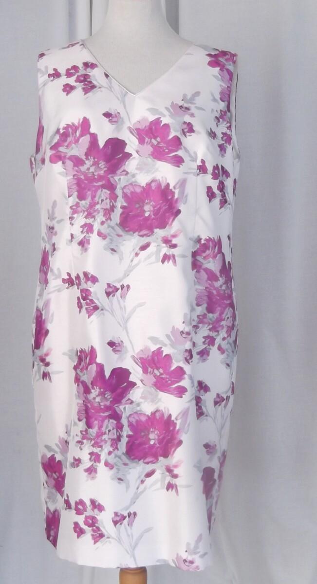 Jacques Vert PETITE RANGE IVORY SHANTUNG SHIFT DRESS MAGENTA FLOWER HEAD PLACEMENT PRINT & MAGENTA WOVEN SHORT JACKET
