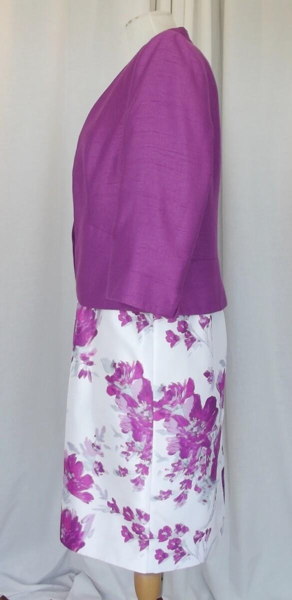 Jacques Vert PETITE RANGE IVORY SHANTUNG SHIFT DRESS MAGENTA FLOWER HEAD PLACEMENT PRINT & MAGENTA WOVEN JACKET
