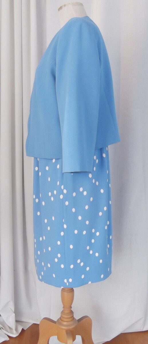 Jacques Vert PETITE RANGE SKY BLUE CREPE SHIFT DRESS IVORY SPOT PRINT IVORY CHIFFON SCARF NECK & SKY BLUE SCALLOPED EDGED CREPE JACKET ( NON PETITE)