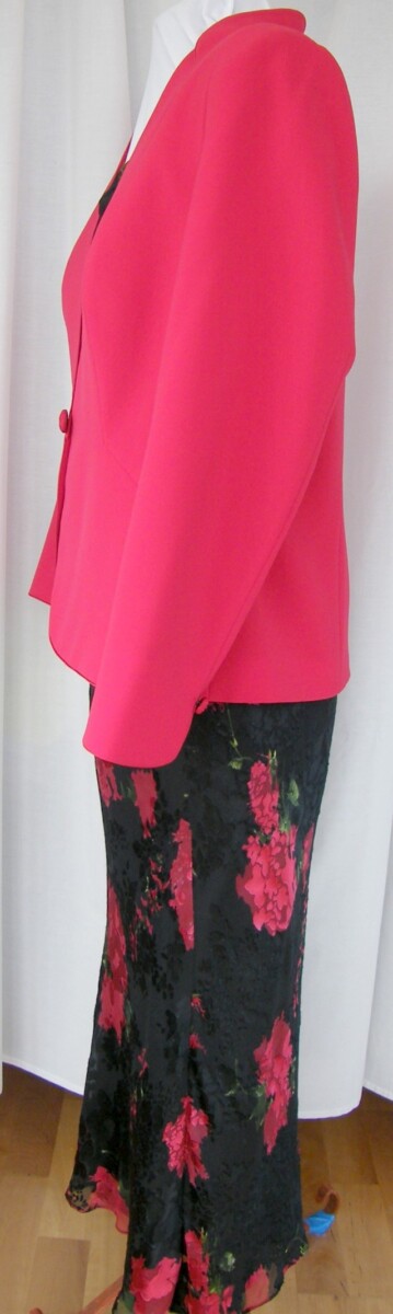 Jacques Vert RED CURRANT RANGE BLACK 17% SILK RED & BLACK DEVORE PRINT SKIRT & TOP RED FABRIC JACKET PETAL EDGED COLLAR