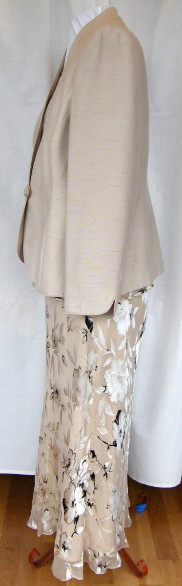 Jacques Vert SANDSTONE RANGE 22% SILK GOLD DEVORE FLORAL PATTERN BLACK OUTLINE SKIRT & TOP MATCHING SANDSTONE JACKET