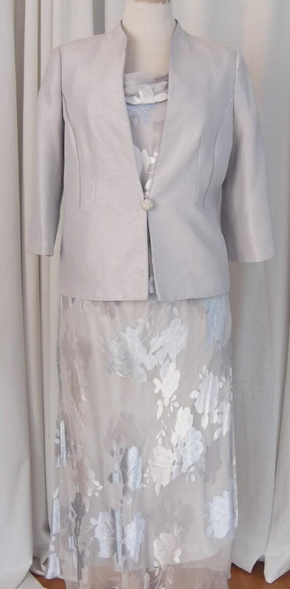jacques vert SILVER GREY 20% SILK DEVORE POWDER BLUE ROSE HEAD PRINT MATCHING SILVER GREY JACKET SATIN SEAMS