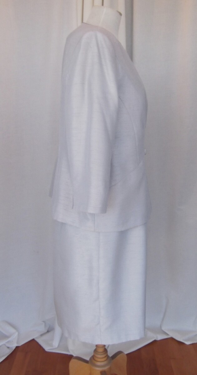 Jacques Vert SILVER SHANTUNG SHIFT DRESS CRYSTAL BEADED COLLAR & SILVER SHANTUNG JACKET