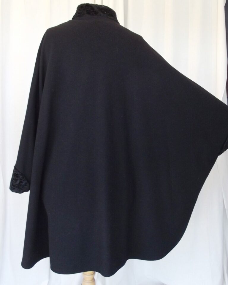 Jacques Vert VINTAGE BLACK CLOAK 65%VIRGIN WOOL 15% CASHMERE FAUX ASTRAKHAN TRIMMED ONE SIZE CLOAK