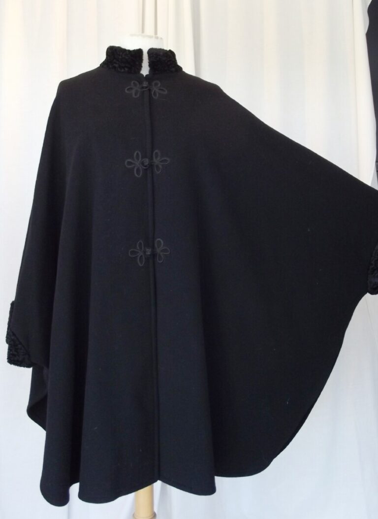 Jacques Vert VINTAGE BLACK CLOAK 65%VIRGIN WOOL 15% CASHMERE FAUX ASTRAKHAN TRIMMED ONE SIZE CLOAK