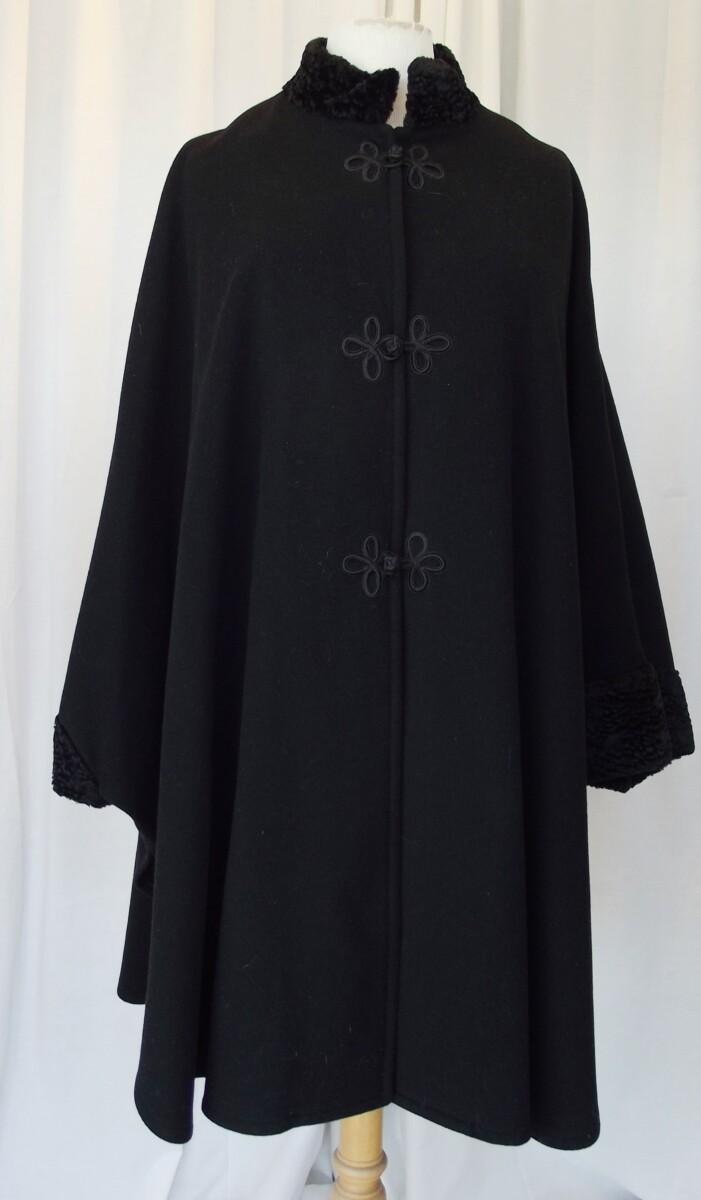 jacques vert VINTAGE BLACK CLOAK 65%VIRGIN WOOL 15% CASHMERE FAUX ASTRAKHAN TRIMMED ONE SIZE CLOAK