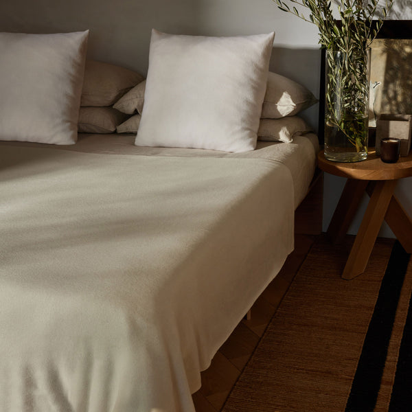 james perse Cashmere Knit Blanket White