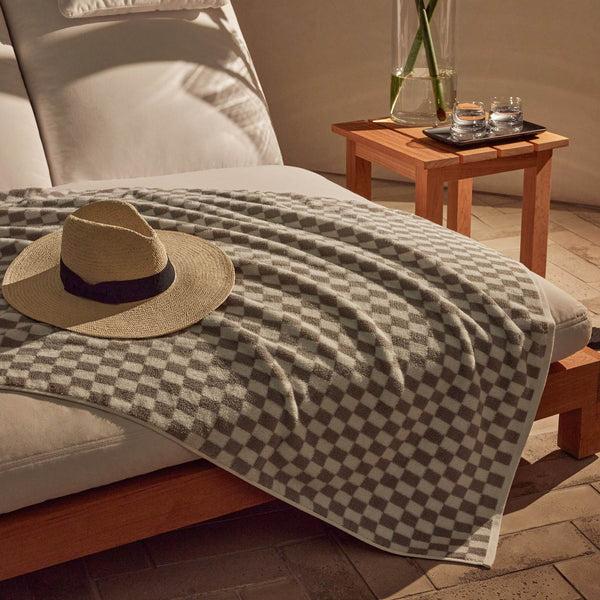 James Perse Checkered Beach Towel White/Steel Grey