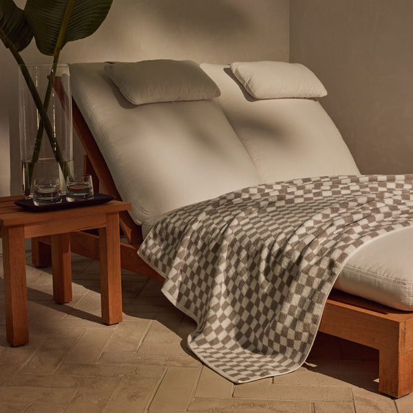 james perse Checkered Beach Towel White/Steel Grey