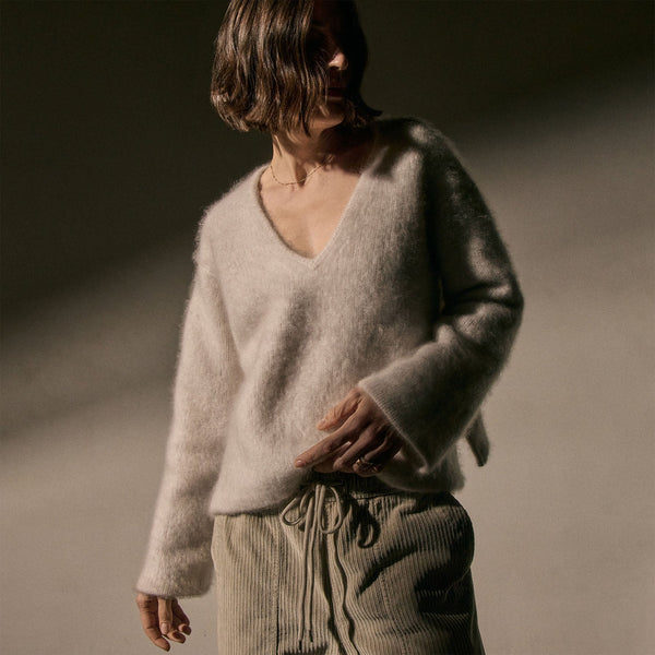 james perse Halo Brushed Cashmere V Neck Pearl