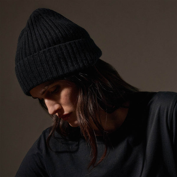 James Perse Recycled Cashmere Ribbed Beanie Black
