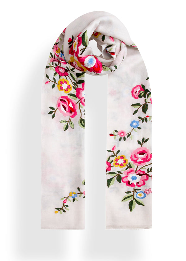 janavi Daisy Boquet in Cashmere