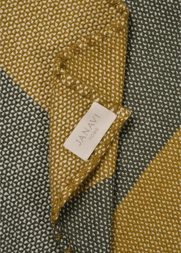 Janavi Diamond Waffle Throw In Cashmere Merino