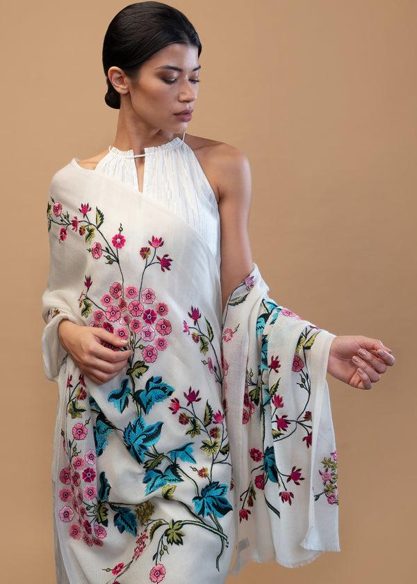 Janavi Floral Bunch In Cashmere