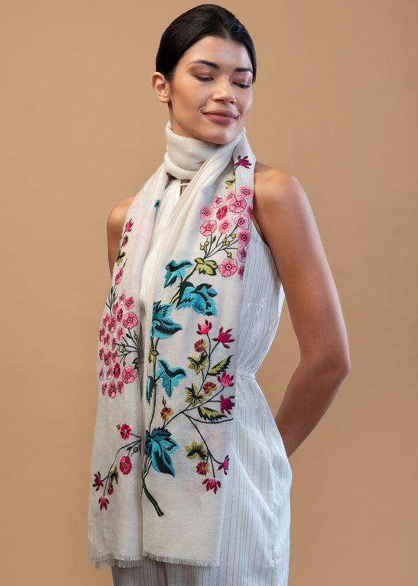 Janavi Floral Bunch In Cashmere