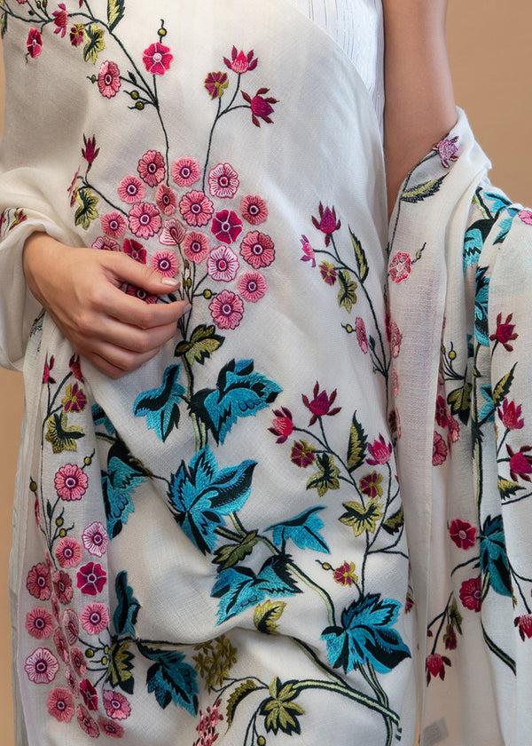 Janavi Floral Bunch In Cashmere