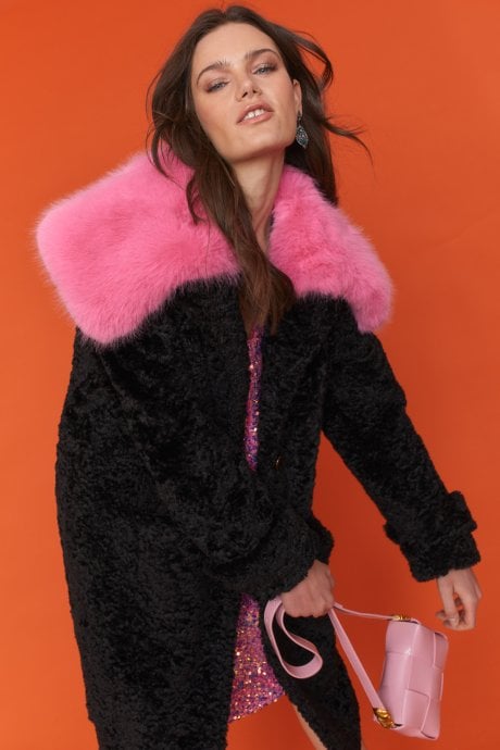 JAYLEY Black Faux Fur Midi Coat With A Pink Oversized Collar