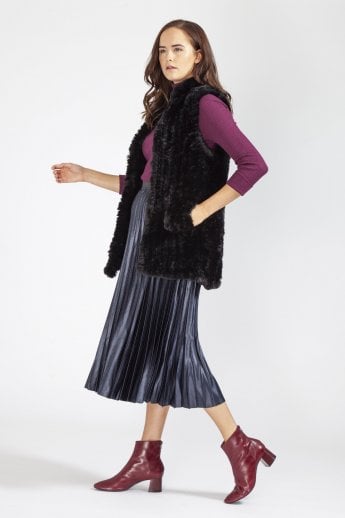 JAYLEY Black Hand Knitted Faux Fur Gilet | Waistcoat