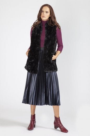 JAYLEY Black Hand Knitted Faux Fur Gilet | Waistcoat
