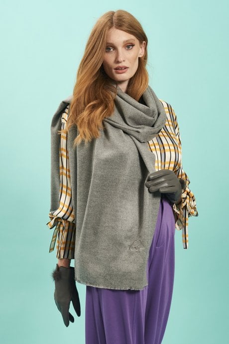 JAYLEY Cashmere Blend Wrap In Grey With Fringed Hem And Logo