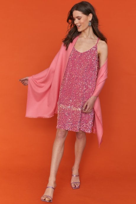 JAYLEY Cashmere Blend Wrap In Pink With Fringed Hem And Logo