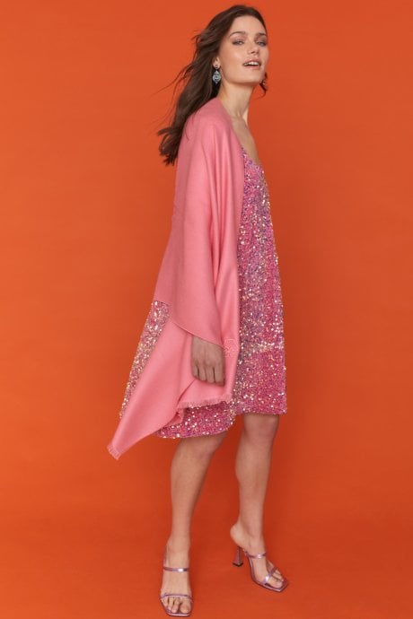 JAYLEY Cashmere Blend Wrap In Pink With Fringed Hem And Logo