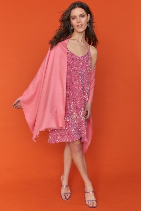 JAYLEY Cashmere Blend Wrap in Pink with Fringed hem and Logo