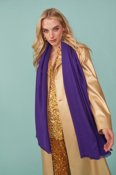 JAYLEY Cashmere Blend Wrap In Purple With Fringed Hem And Logo