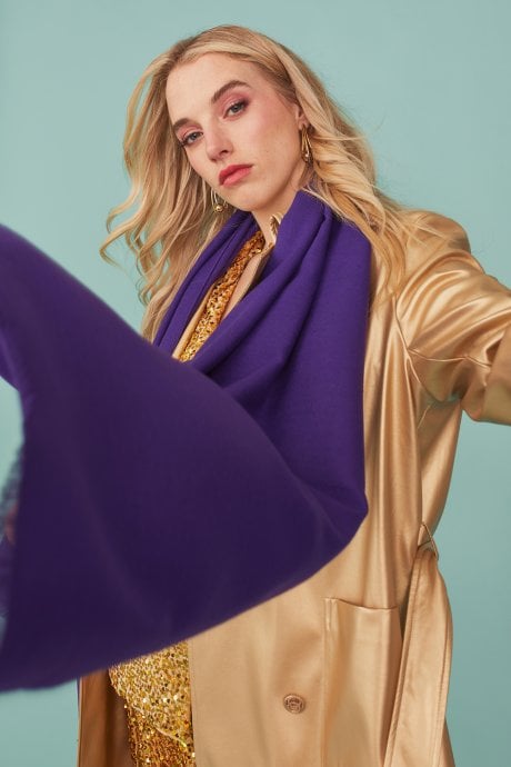 JAYLEY Cashmere Blend Wrap In Purple With Fringed Hem And Logo