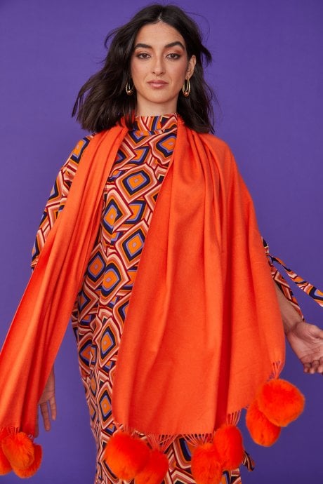 JAYLEY Cashmere blend wrap with love heart poms in Orange