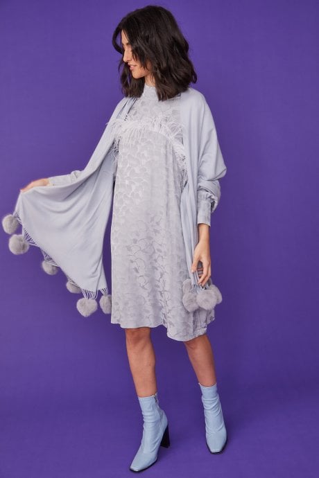 JAYLEY Cashmere blend wrap with love heart poms in grey