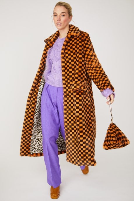 JAYLEY Checkered Orange and Black Faux Fur Pyramid Bag