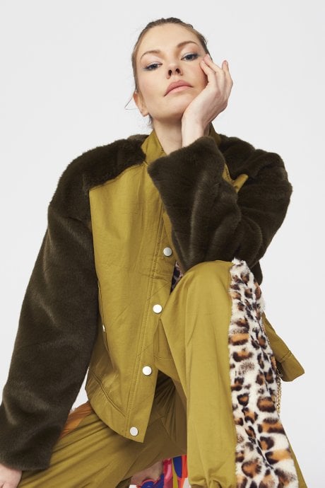 JAYLEY Contrasting Green Faux Fur Bomber Jacket
