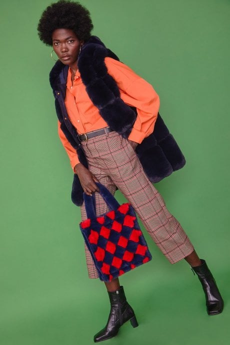 JAYLEY Hand Woven Checkered Navy and Red Faux Fur Tote Bag