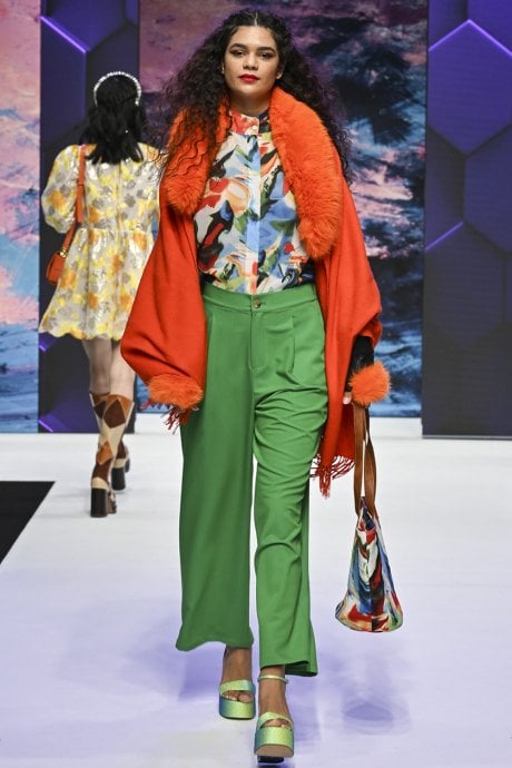 JAYLEY Orange Cashmere Wrap with Faux Fur Trim and Tassels