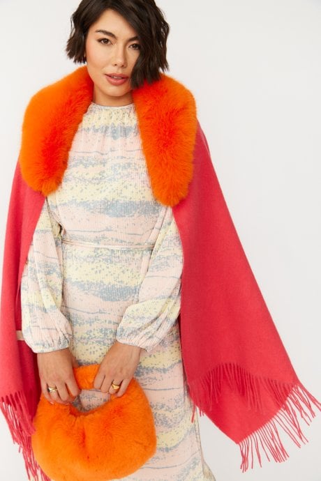 JAYLEY Pink Cashmere Wrap With Faux Fur Trim And Tassels