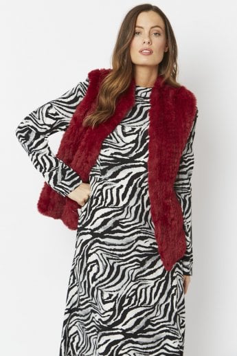 JAYLEY Red Hand Knitted Faux Fur Gilet | Waistcoat