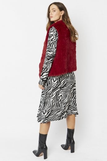 JAYLEY Red Hand Knitted Faux Fur Gilet | Waistcoat