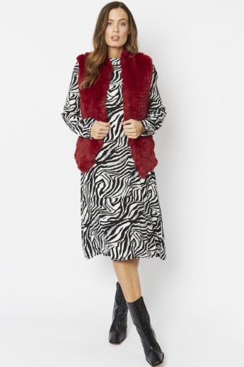 JAYLEY Red Hand Knitted Faux Fur Gilet | Waistcoat