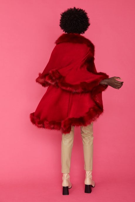 JAYLEY Red Knitted Luxury Faux Fur Cape