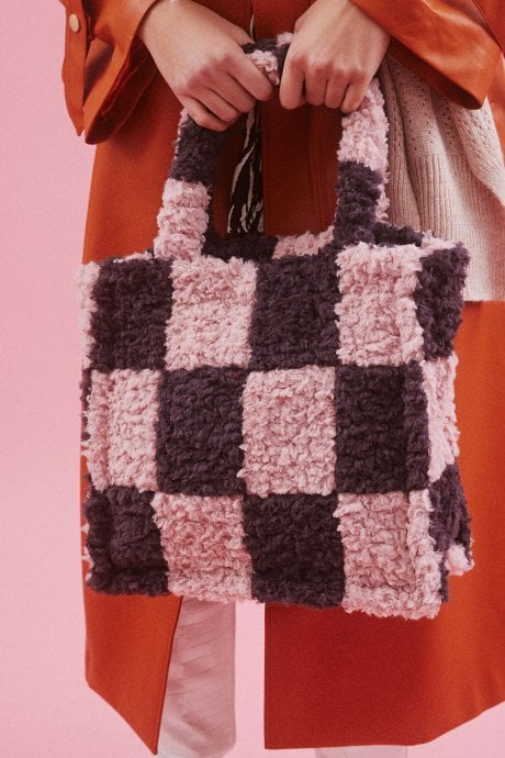 JAYLEY Shearling Checkered Tote Bag in Pink and Purple