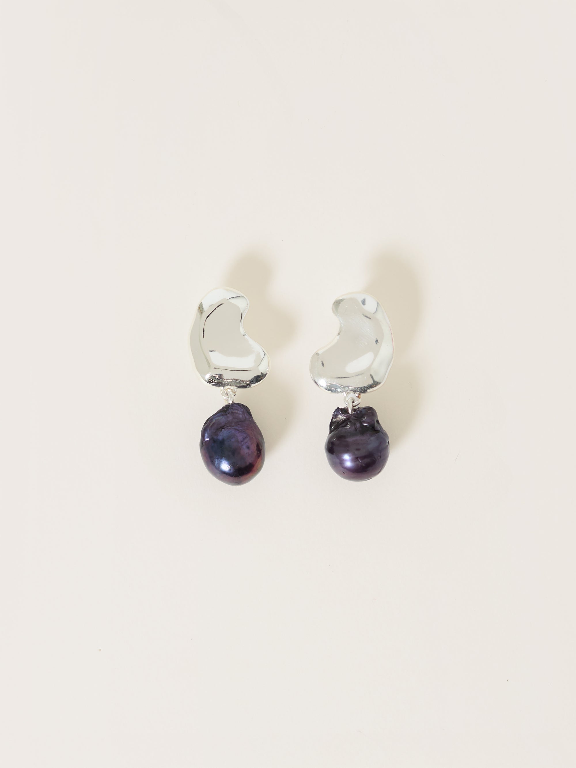 Jigsaw Black Pearl Stud Earring SILVER