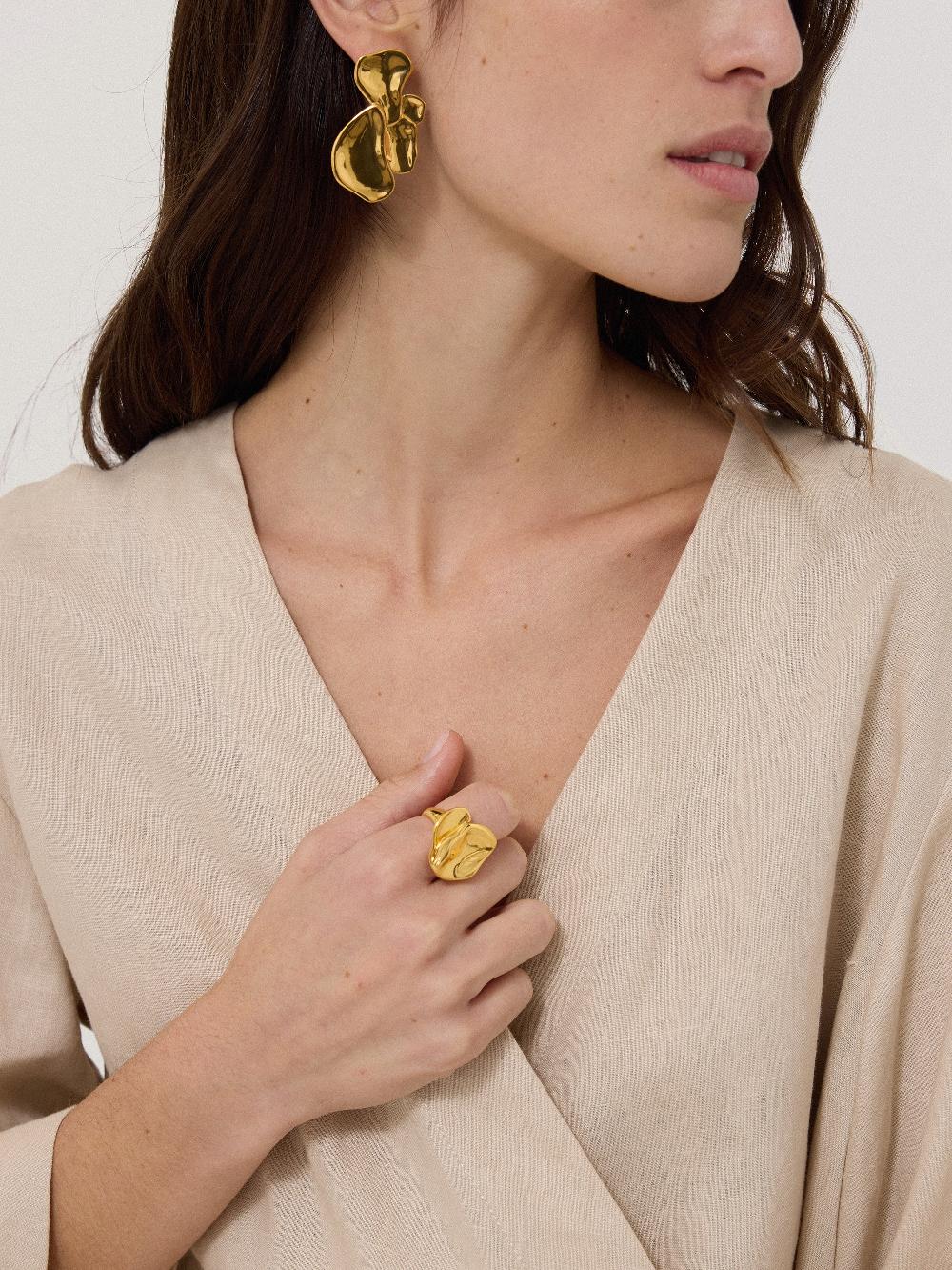 Jigsaw Deconstructed Petals Ring Gold