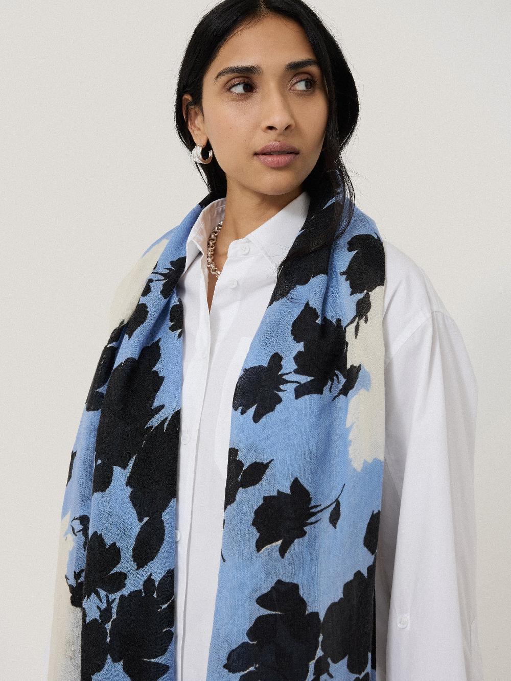 Jigsaw Outline Rose Wool Scarf Blue