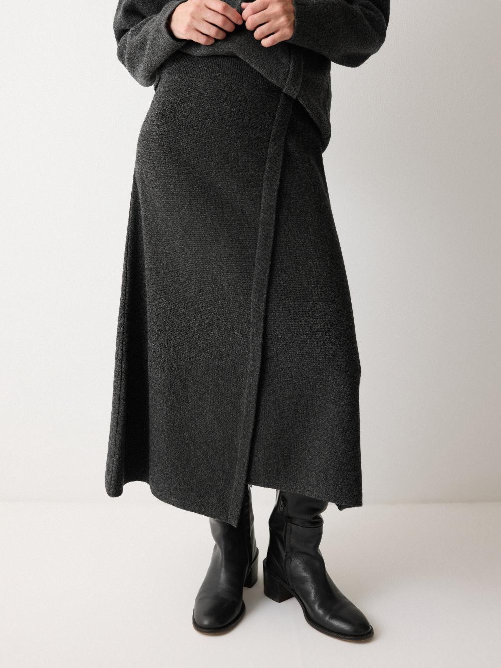 Jigsaw Overlap Seam Detail Skirt Charcoal
