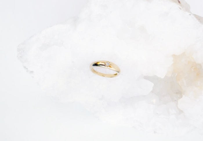 Jnb Round Tapered Star-Set Diamond Ring