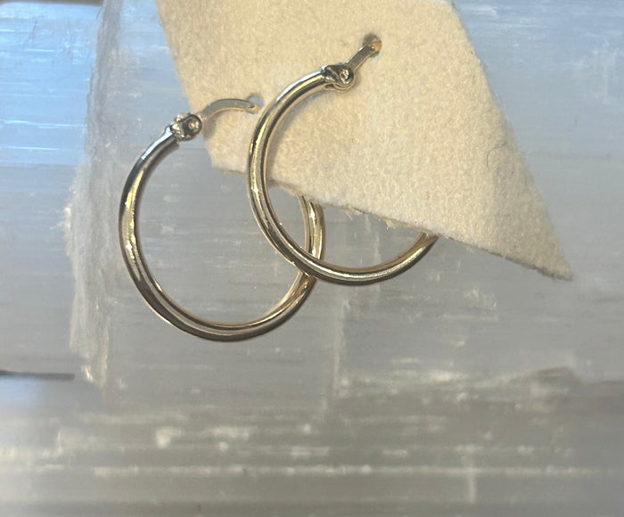 jnb Thin 14K Gold Medium (3/4 Round) Hoop With Hinge Back